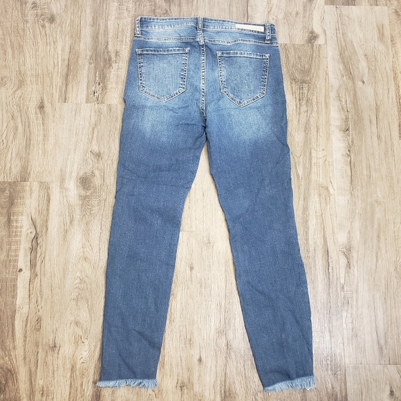 Cello Women's 7 ( 30 ) Medium Wash High Rise Ankle Crop Skinny Distressed Fade - Picture 8 of 8